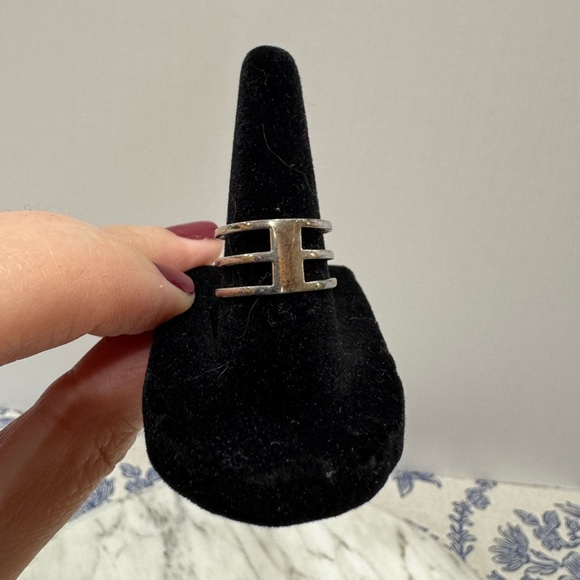 Sterling Silver and Purple three band ring - Picture 4 of 5